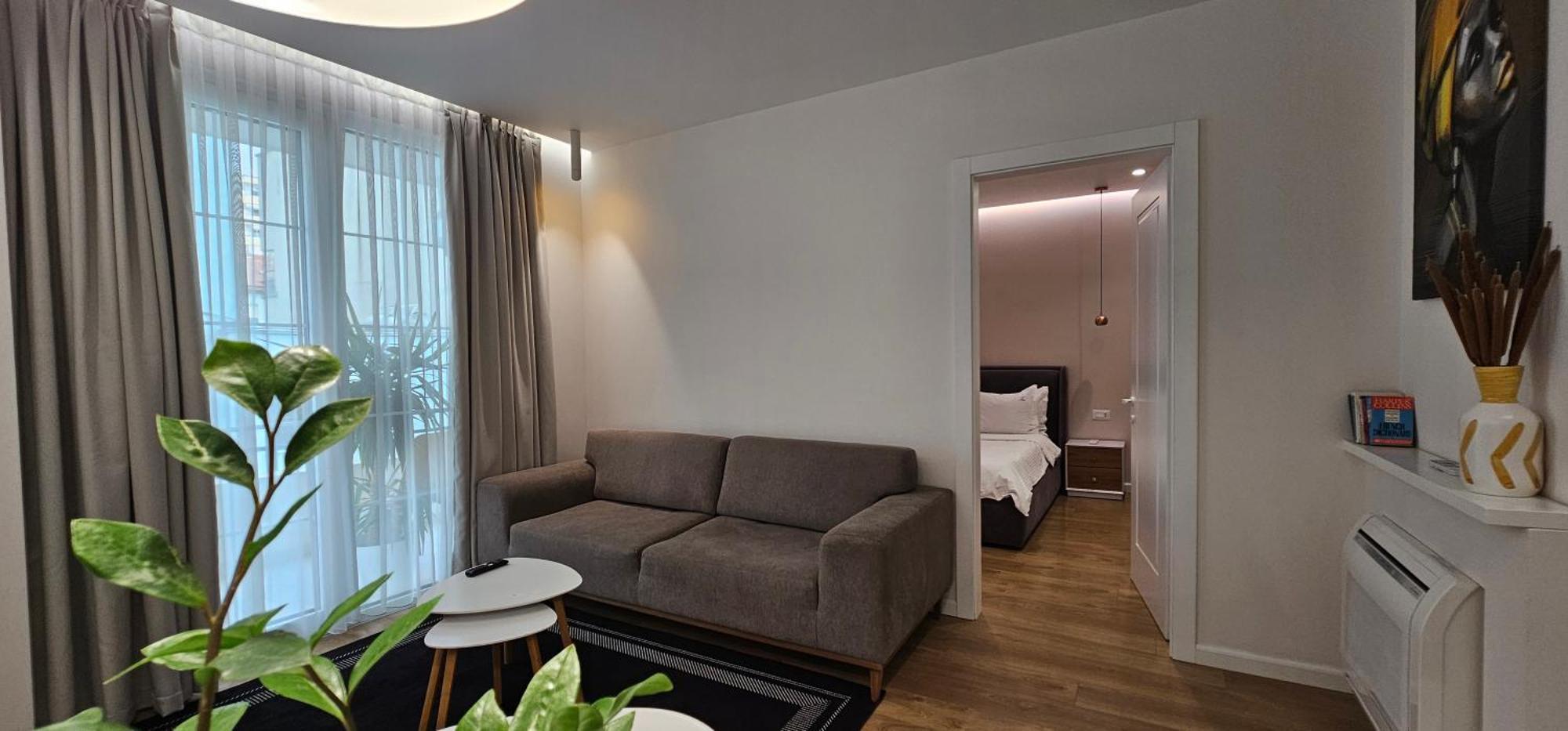 Tam Skanderbeg Square Center No3 *